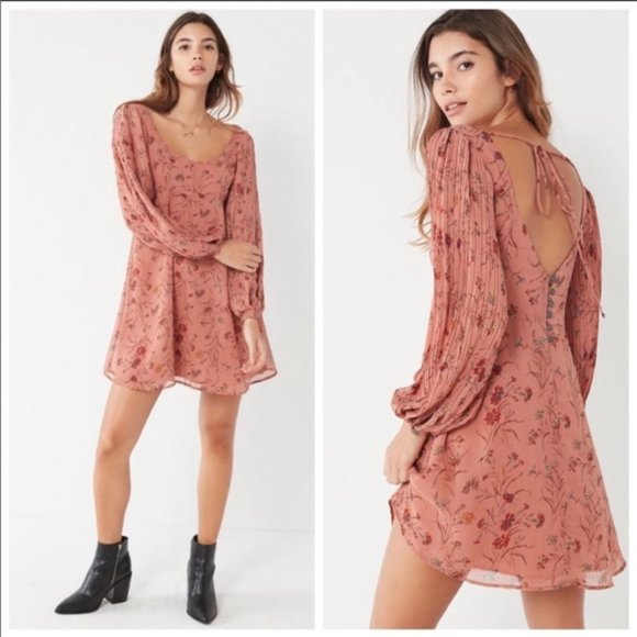 Urban Outfitters Dresses & Skirts - Flora 70s inspired dress